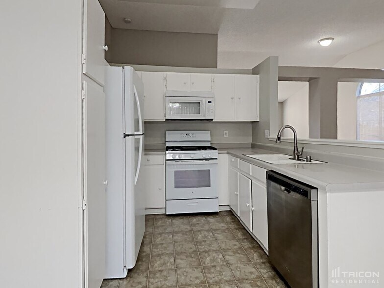 Building Photo - 8105 Shifting Sands Dr