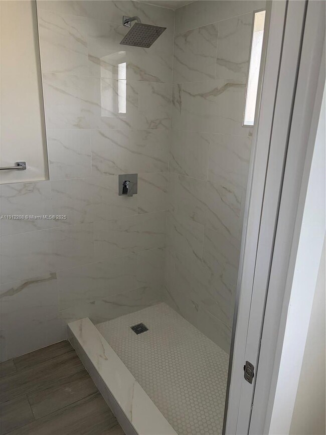 Building Photo - 5460 W 21st Ct