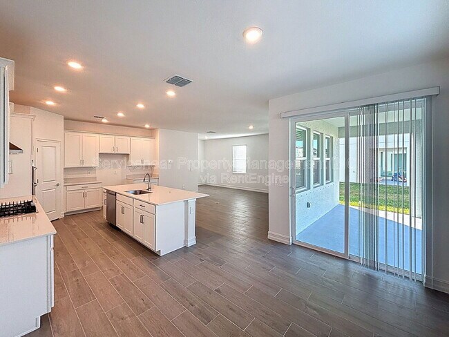 Building Photo - 11807 71st Ave E