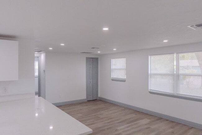 Building Photo - 217 Betty Ave