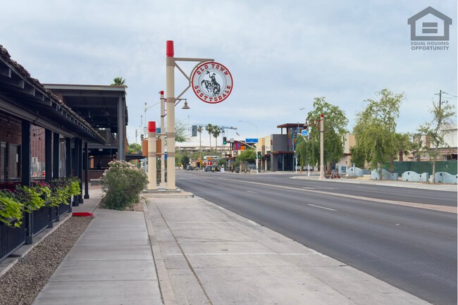 Building Photo - 2Bed/2Bath Condo at Thomas Rd/56th St! Ready for Immediate Move-In!