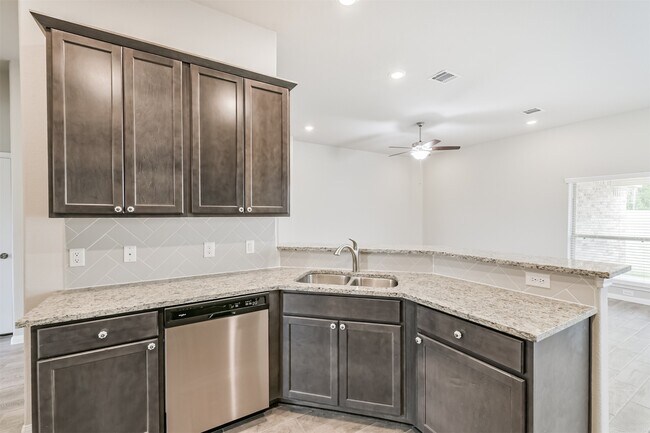 Building Photo - 419 Lazy Ln