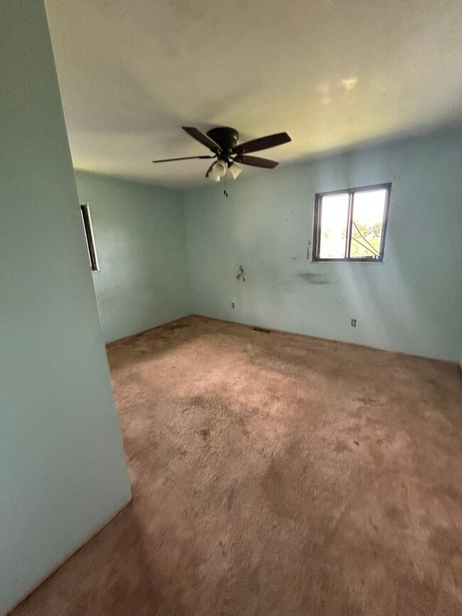 Building Photo - 2611 Meadowlane Dr