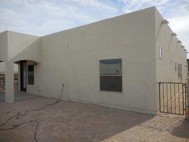 Building Photo - 213 Epsom Dr