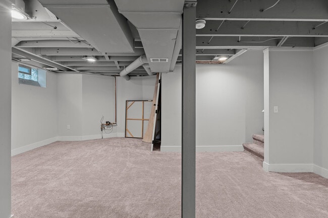 Building Photo - 718 N Alexander Ave