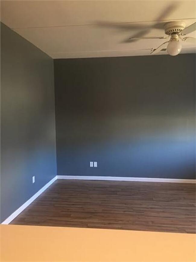 Building Photo - 110 Estes Dr