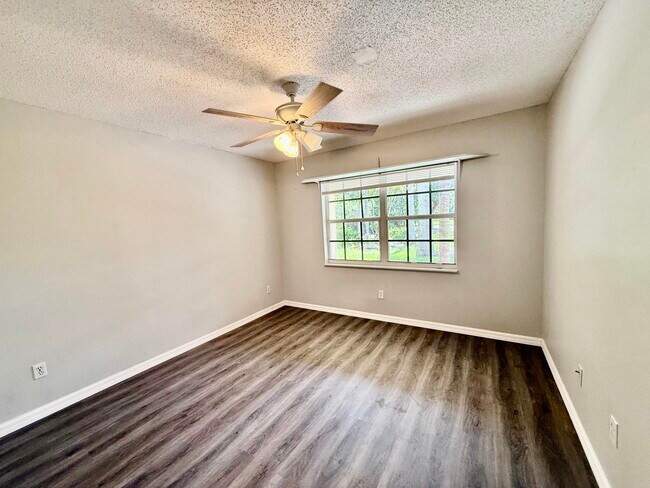 Building Photo - 5707 Silver Oak Dr