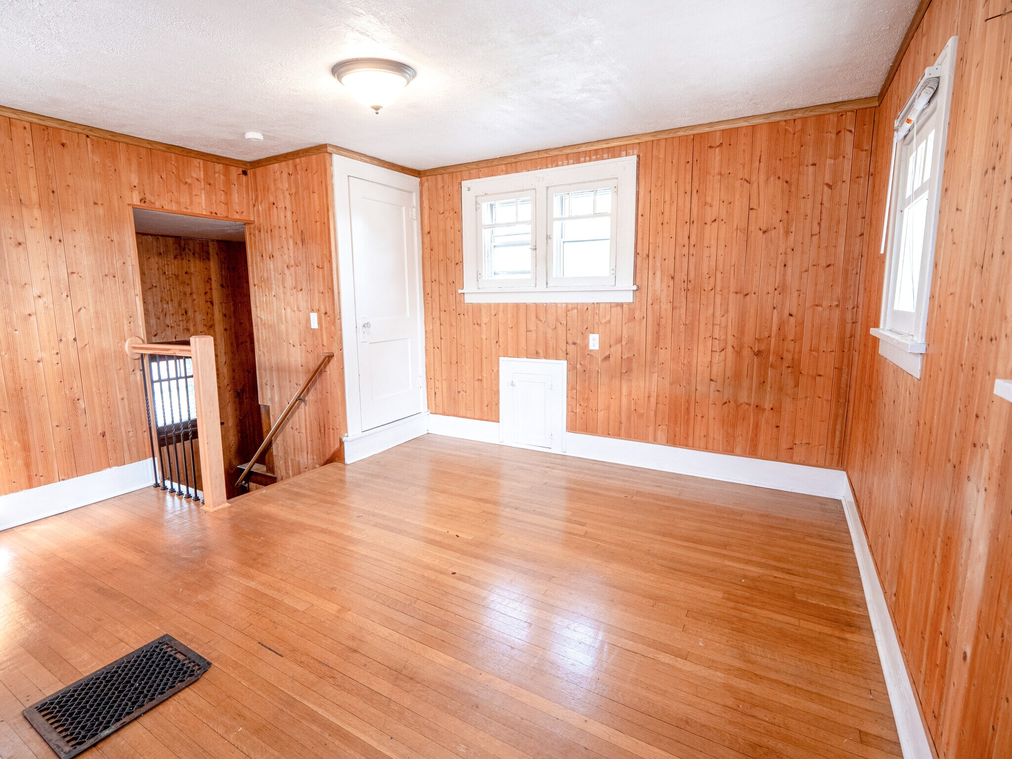 Building Photo - 813 35th St