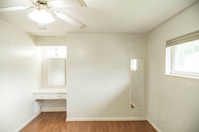Building Photo - 8819 Hazen St