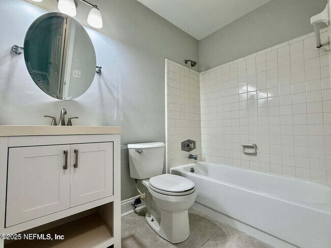 Building Photo - 3801 Crown Point Rd