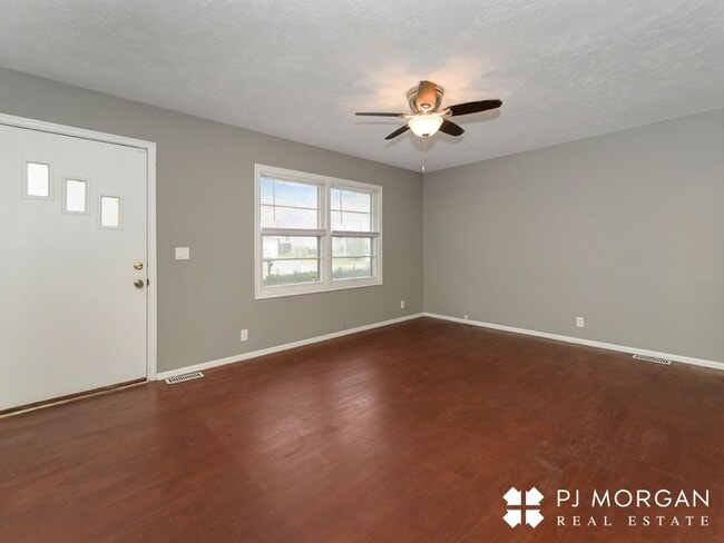 Building Photo - 1409 Thomas Dr