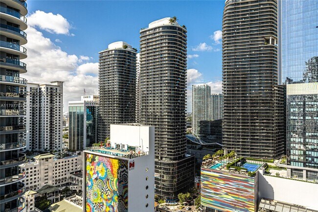 Building Photo - 1010 Brickell Ave