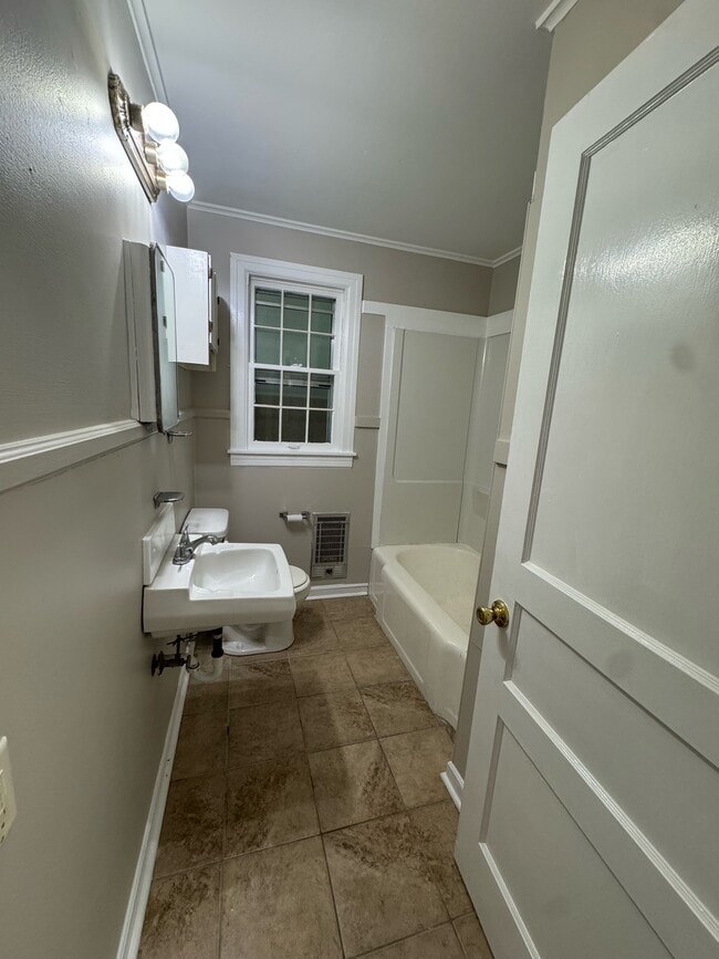 Building Photo - 906 Chickasaw Trail