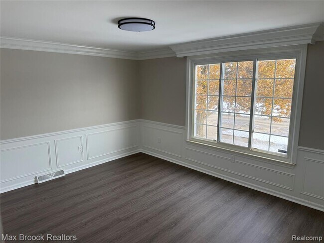 Building Photo - 38527 Claremont Dr