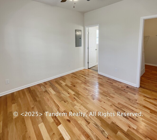 Building Photo - 738 Alloway St