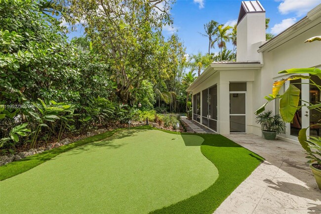 Building Photo - 755 Tiziano Ave