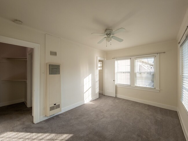Building Photo - Bright & Inviting 1BR in the Heart of North Alhambra
