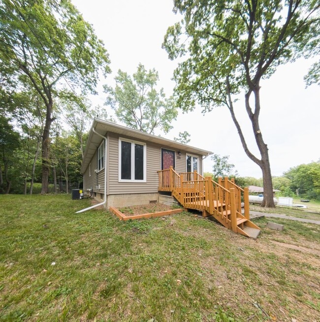 Building Photo - Updated 3 Bedroom 2.5 Bathrooms