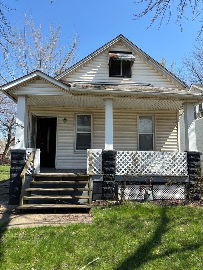 Building Photo - Section 8 Accepted, Charming 2BR 1 BA Home...