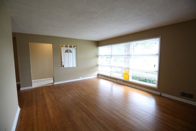 Building Photo - 2816 8th St NE