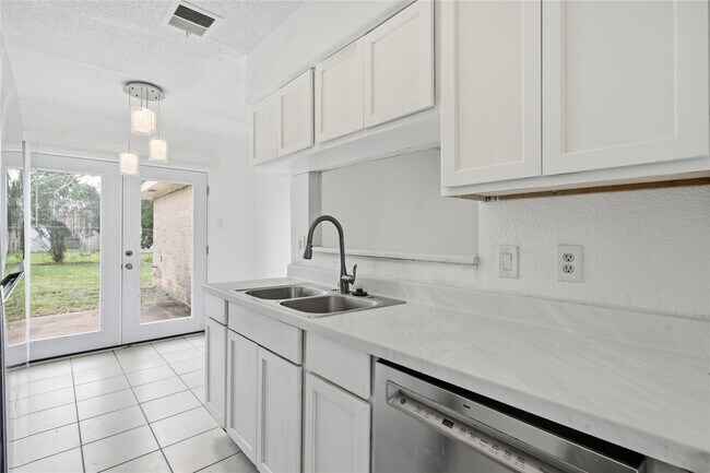 Building Photo - 12203 Cape Hyannis Dr