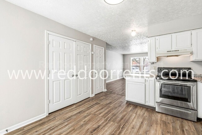 Building Photo - 231 Lark Dr