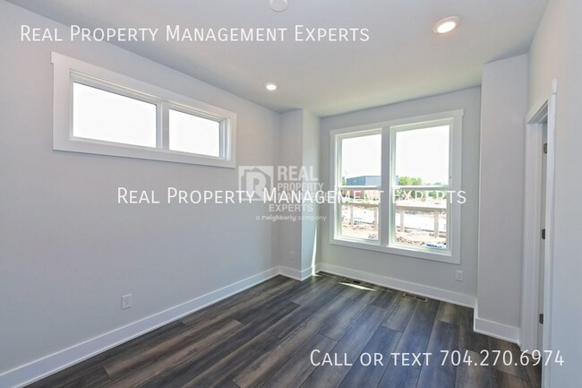 Building Photo - 2140 Terwilliger Terrace