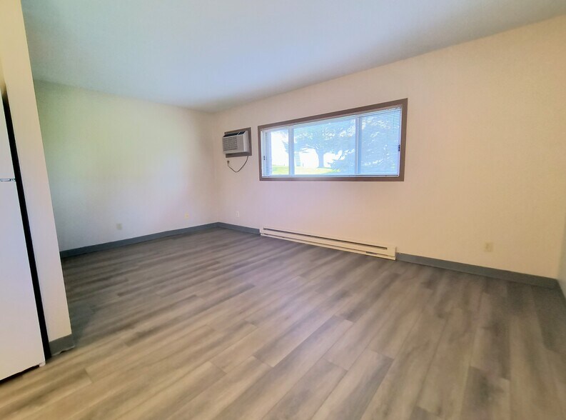Living Room - 1302 Laurel Dr