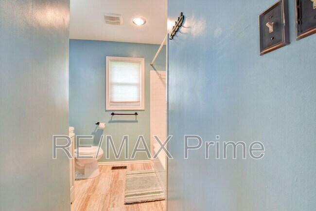 Building Photo - 609 Birch Dr