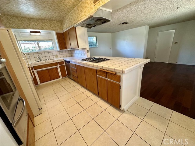 Building Photo - 2115 Holly Ave