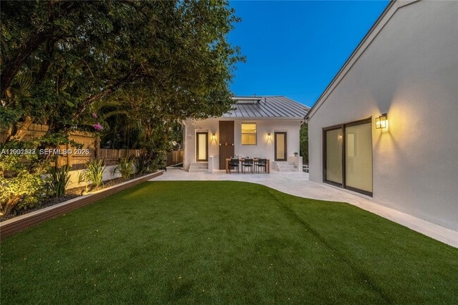 Building Photo - 320 NE 88th St