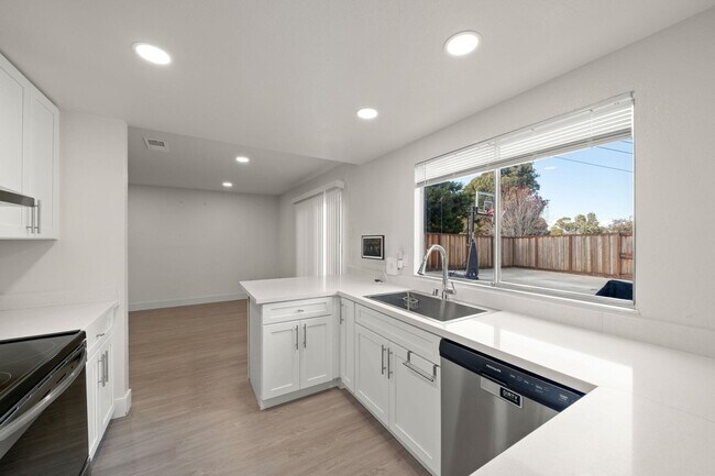 Building Photo - 882 Coral Ridge Cir