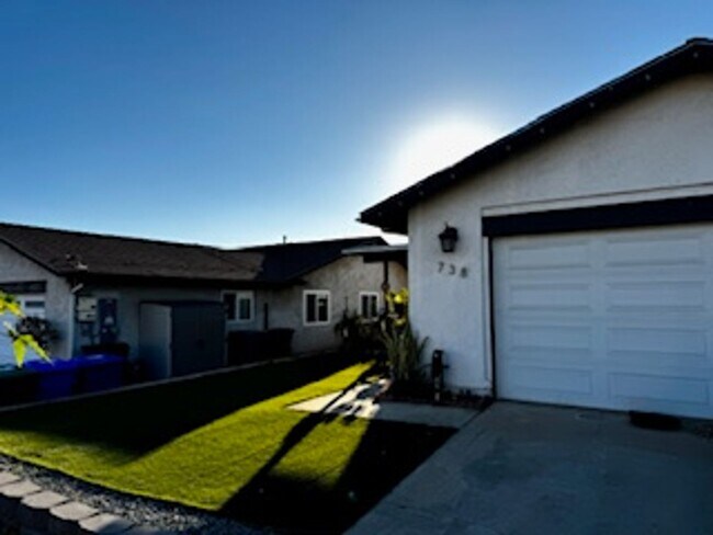 Building Photo - 3 bedrooms remodeled single level home in ...