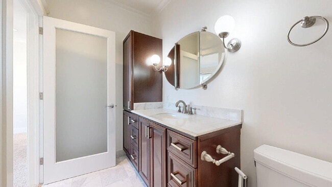 Building Photo - Bright & Modern 2BR/2BA Condo with Garage Parking & In-Unit Laundry – Central Richmond