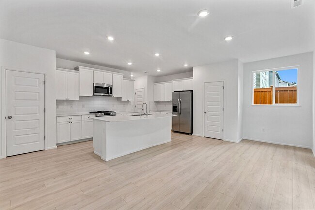 Building Photo - Two-Story Port Orchard Home
