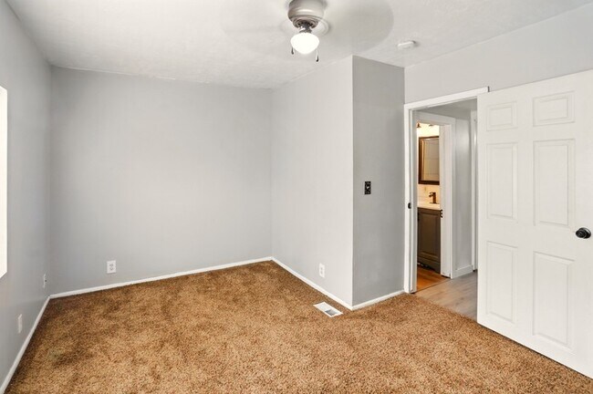 Building Photo - 2411 D Ave