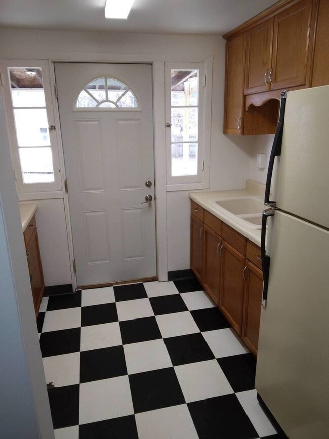 Building Photo - 810 Sullivan Ct