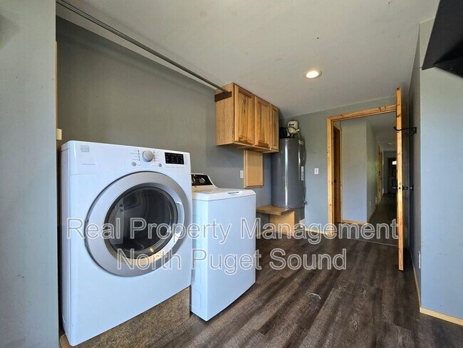Building Photo - 4914 6th Ave NW