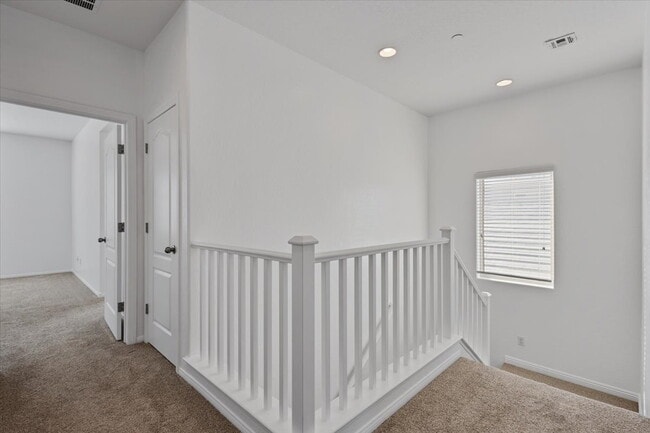 Building Photo - Gorgeous 4BR/2.5BA/2GA Two-Story Gem in Gated Community!