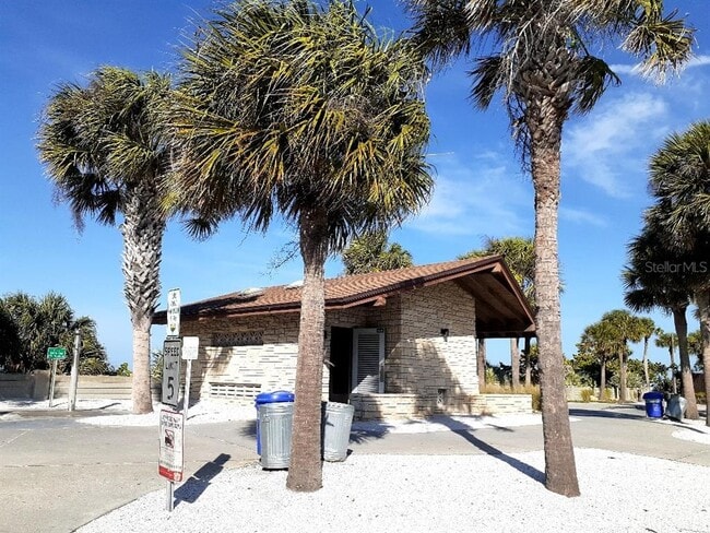 Building Photo - 2505 Bay Blvd