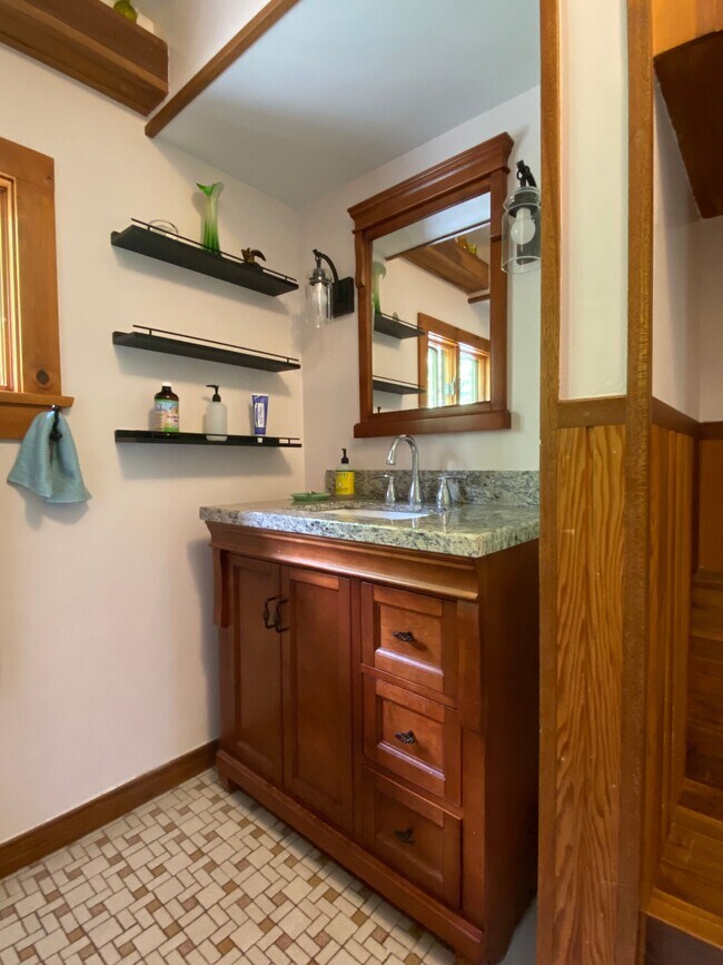 Building Photo - 104 Underwood Rd