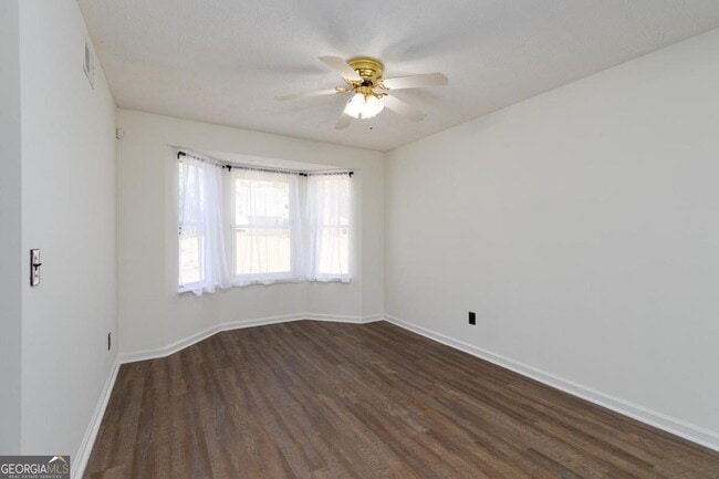 Building Photo - 4091 E Meadow Dr
