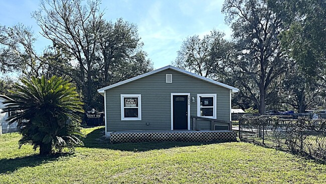 Building Photo - Charming 4BR/2BA Zephyrhills Home