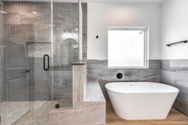 Building Photo - 112 Luetta St