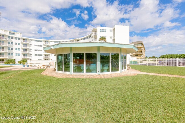 Building Photo - 4000 Ocean Beach Blvd