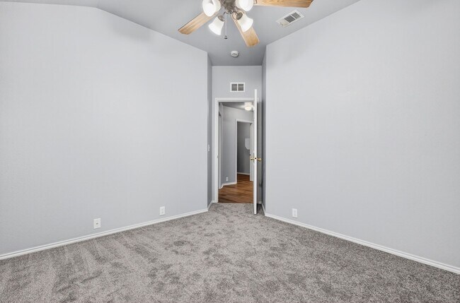 Building Photo - 2545 Prospect Hill Dr