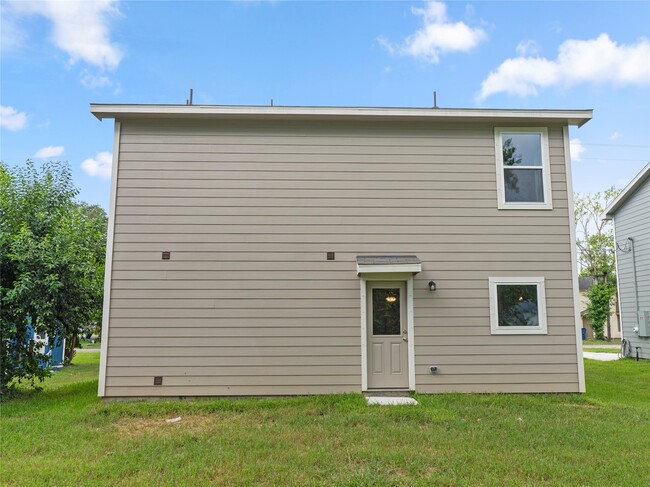 Building Photo - 304 N Orange St