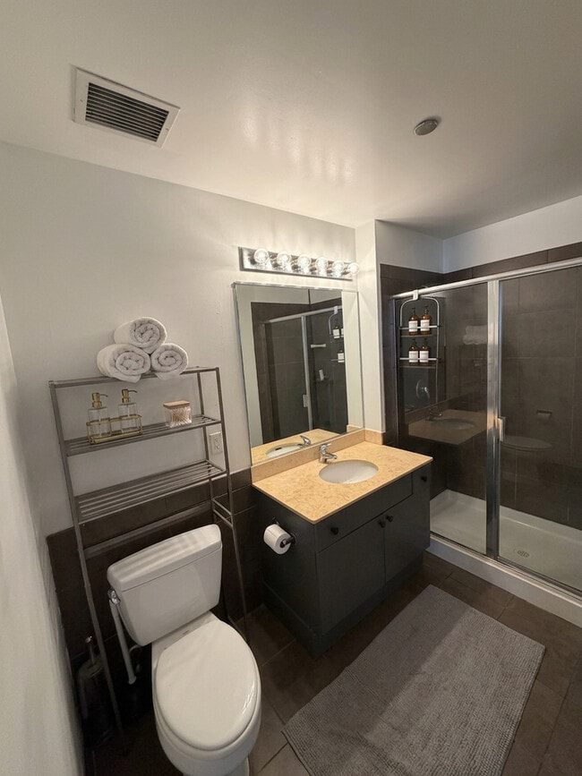 Building Photo - 1720 S Michigan Ave