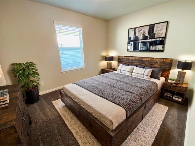 Building Photo - 721 Hollyhock Dr