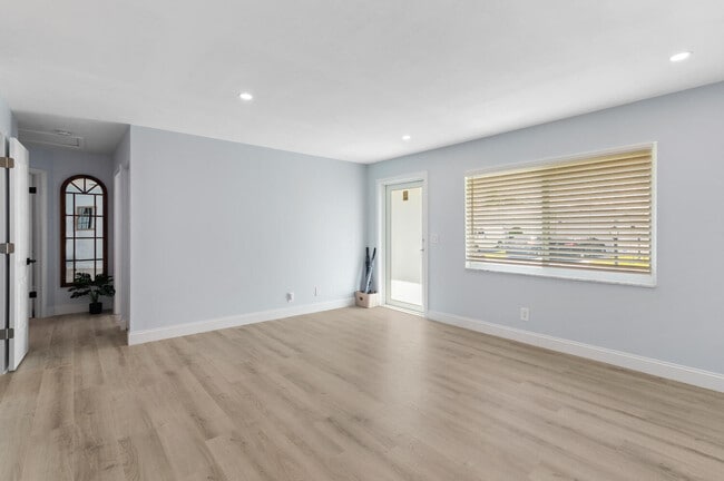 Building Photo - 902 SW 17th St